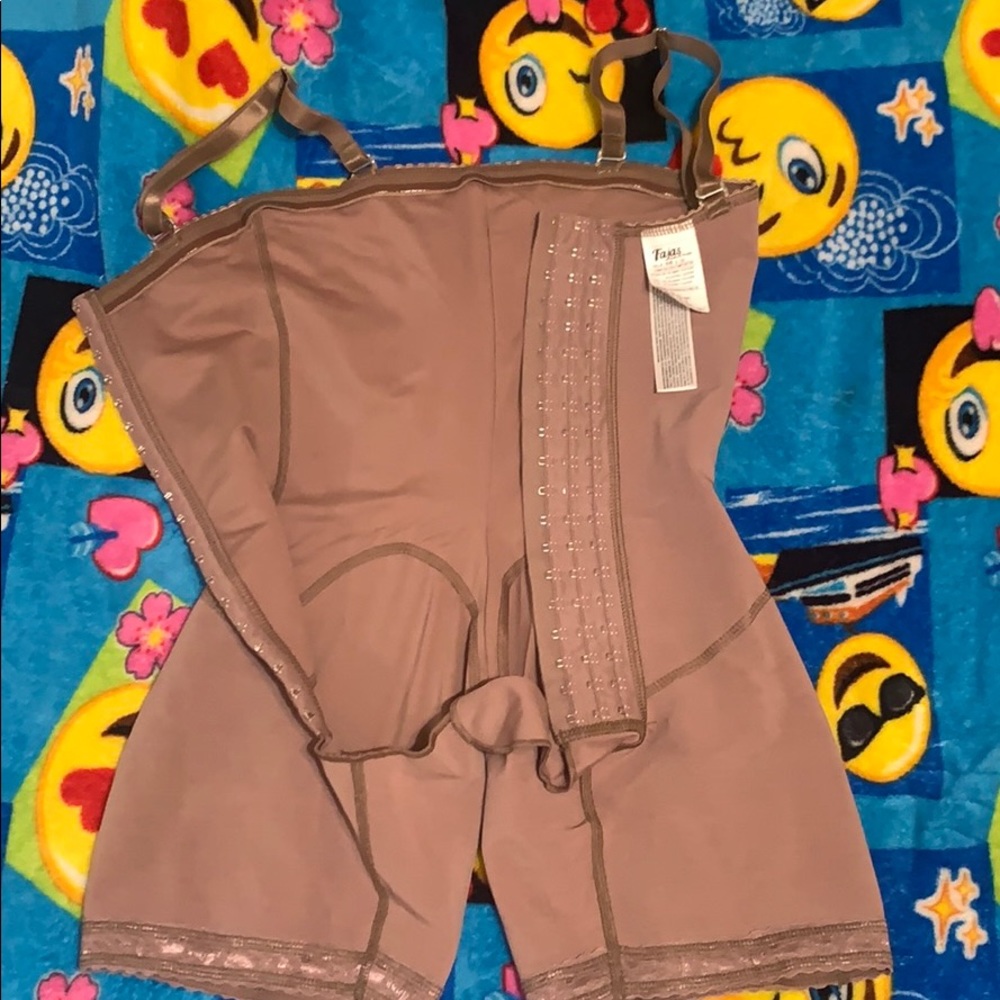 Body shaper fits xtra small or smaller